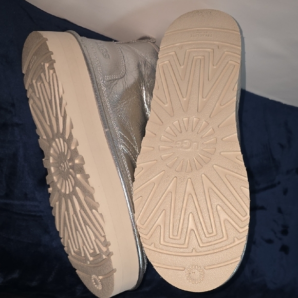 UGG Women's Metallic Silver Winter Boots - Picture 8 of 9